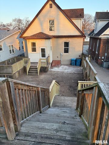 1111 N WALNUT Street, Springfield, IL 62702