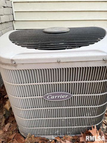 1111 N WALNUT Street, Springfield, IL 62702