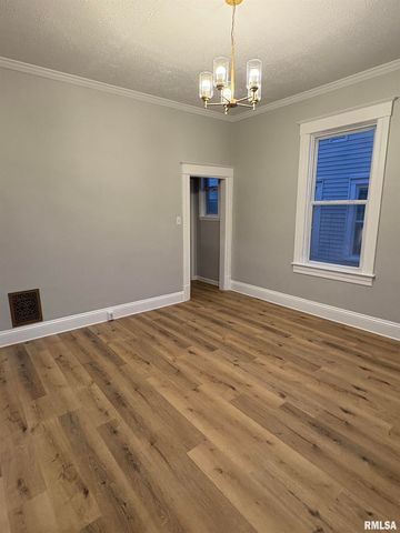 1111 N WALNUT Street, Springfield, IL 62702