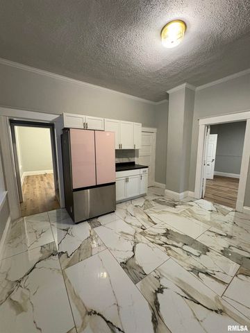 1111 N WALNUT Street, Springfield, IL 62702