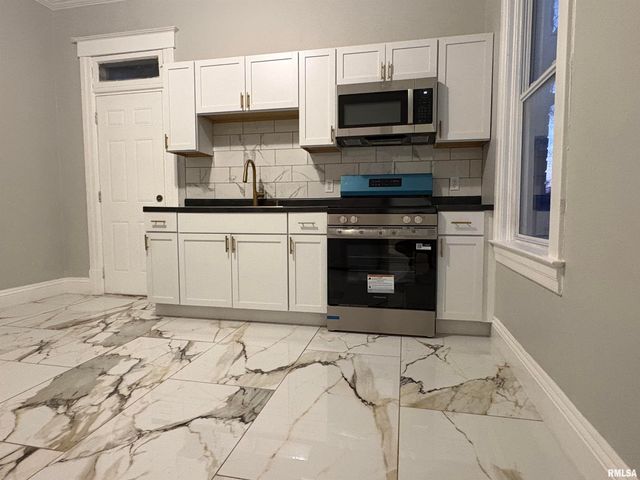 1111 N WALNUT Street, Springfield, IL 62702