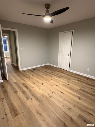 1111 N WALNUT Street, Springfield, IL 62702