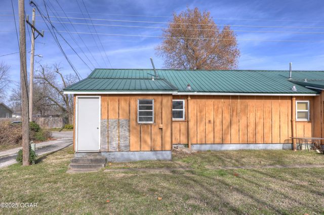 1002 Roosevelt Avenue 4, Joplin, MO 64801