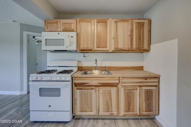 1002 Roosevelt Avenue 4, Joplin, MO 64801