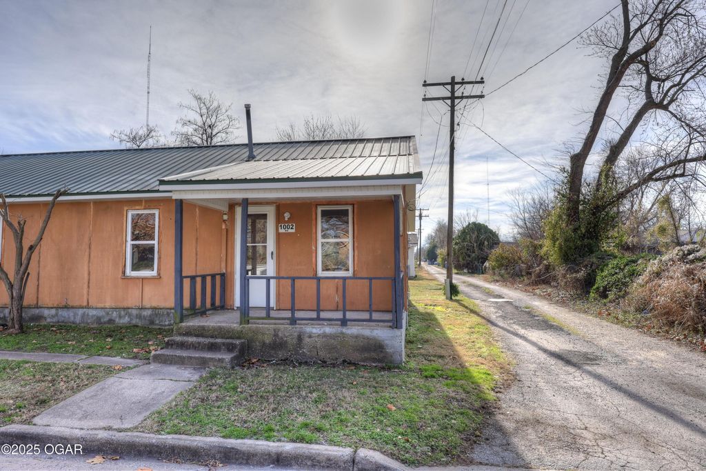 1002 Roosevelt Avenue 4, Joplin, MO 64801