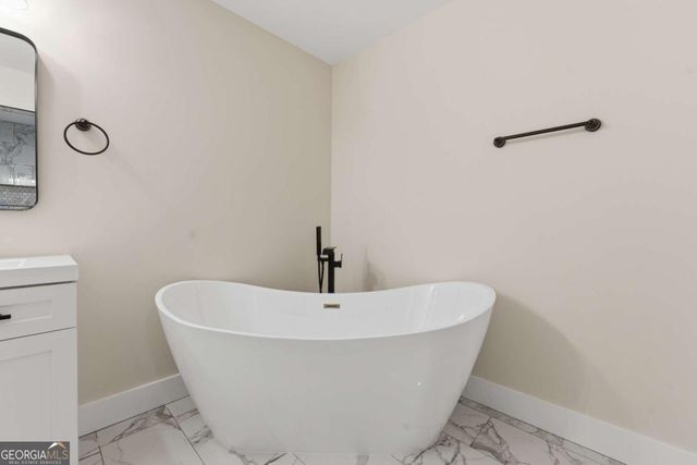 1043 Mccalla Street NE, Conyers, GA 30012