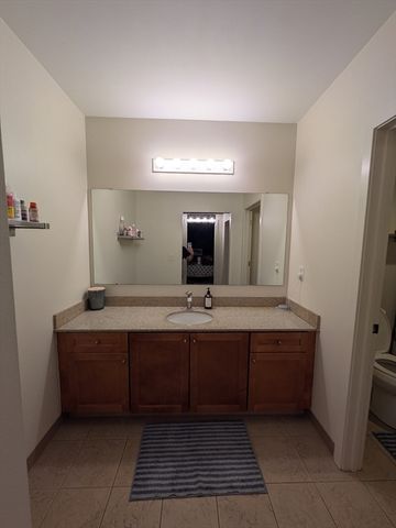 160 Fremont 213, Worcester, MA 01603