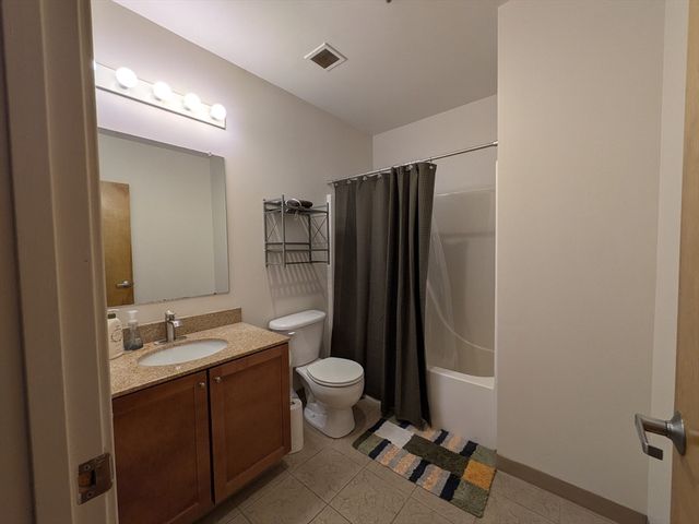 160 Fremont 213, Worcester, MA 01603