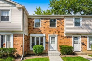 3075 Kingston Court, Streamwood, IL 60107