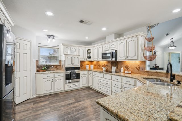 10072 Manor Way, Forney, TX 75126