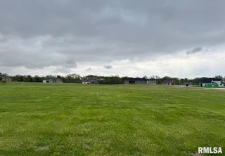 1960-1962 MAYFLOWER Drive, Pekin, IL 61554