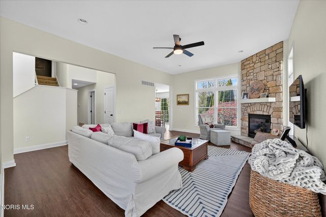 4742 Middle, Monclova, OH 43542