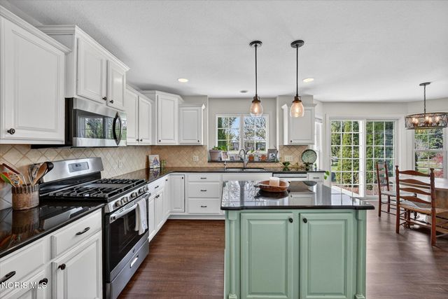 4742 Middle, Monclova, OH 43542