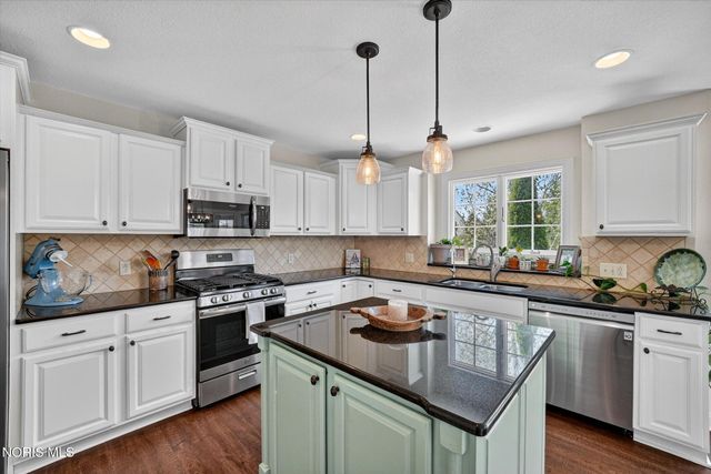 4742 Middle, Monclova, OH 43542