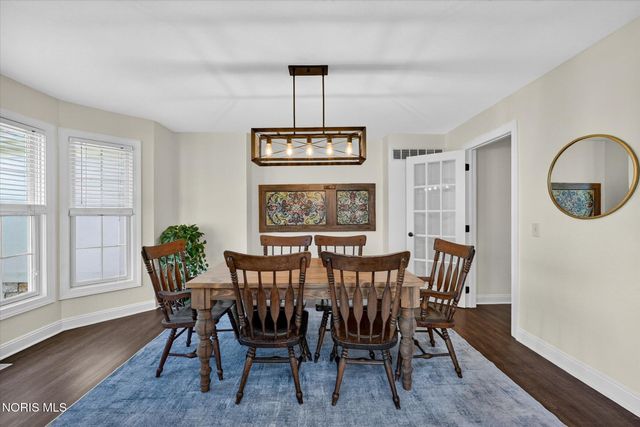 4742 Middle, Monclova, OH 43542