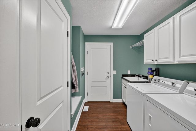 4742 Middle, Monclova, OH 43542