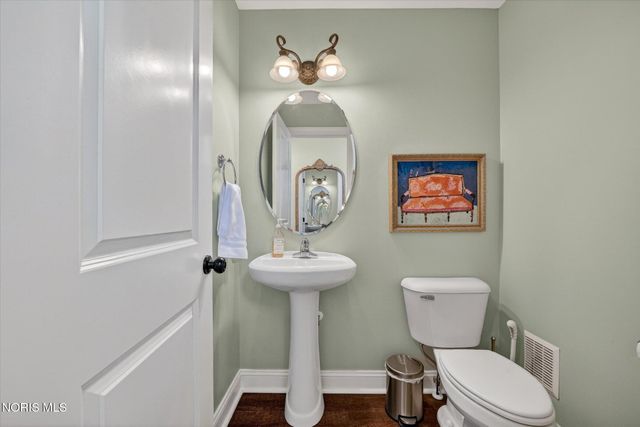 4742 Middle, Monclova, OH 43542