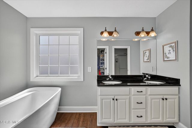 4742 Middle, Monclova, OH 43542