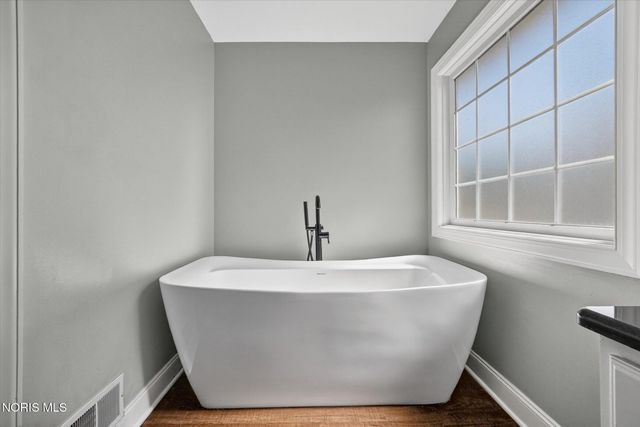 4742 Middle, Monclova, OH 43542