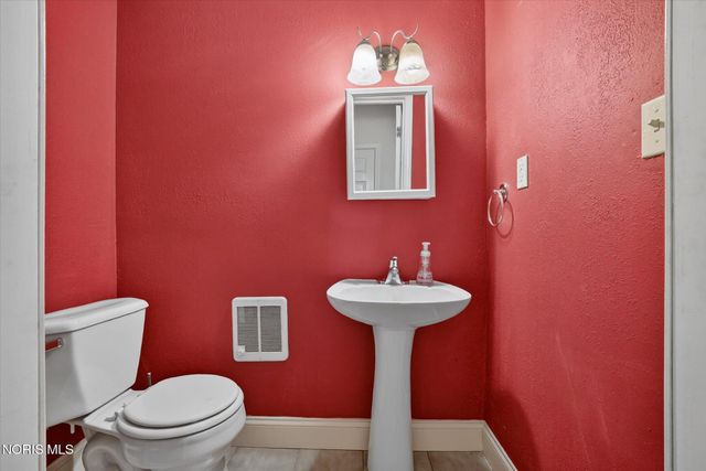 4742 Middle, Monclova, OH 43542