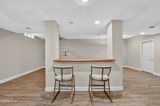 4742 Middle, Monclova, OH 43542