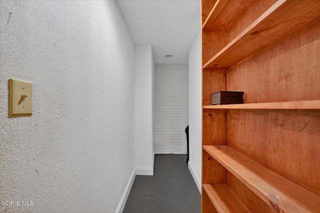 4742 Middle, Monclova, OH 43542