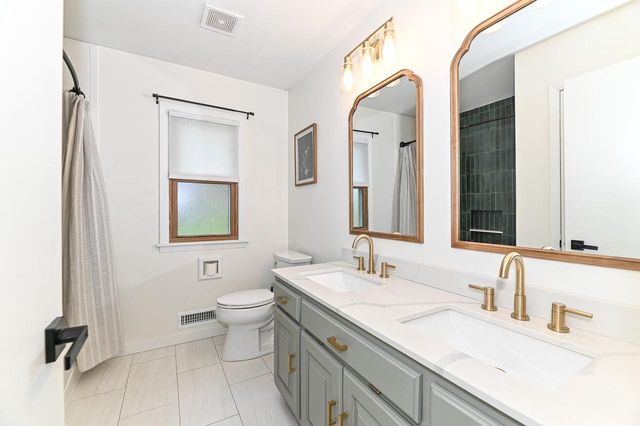 3351 Carol COURT, Oak Creek, WI 53154