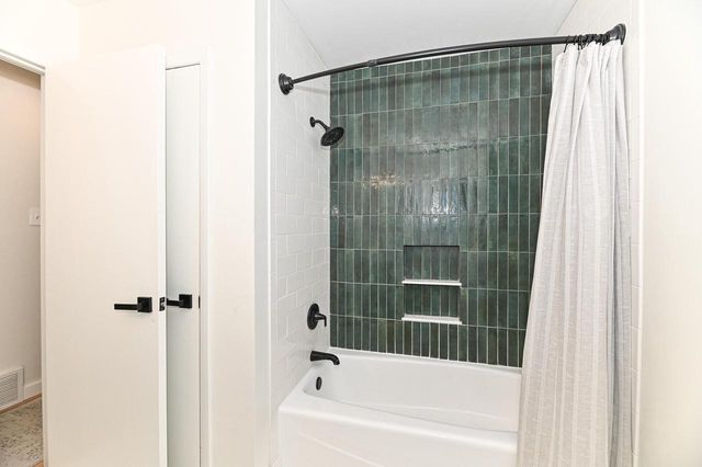 3351 Carol COURT, Oak Creek, WI 53154