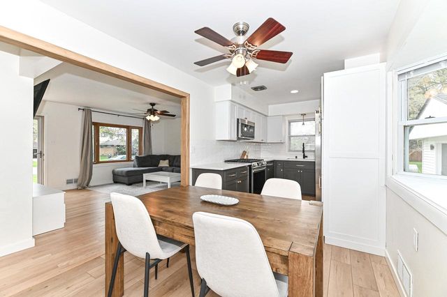 3351 Carol COURT, Oak Creek, WI 53154