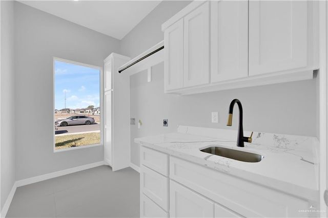 8110 N 49th Lane, Mcallen, TX 78504