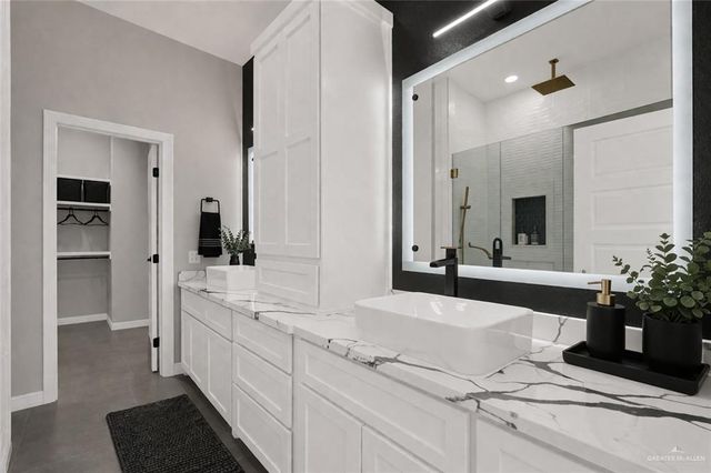 8110 N 49th Lane, Mcallen, TX 78504