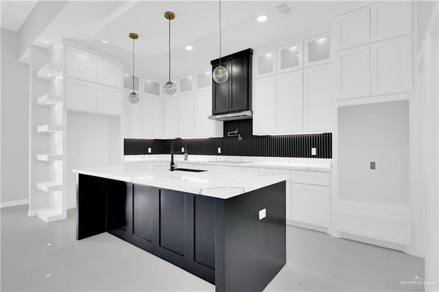 8110 N 49th Lane, Mcallen, TX 78504