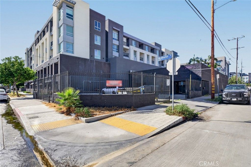 11105 Weddington, North Hollywood, CA 91601 — exterior