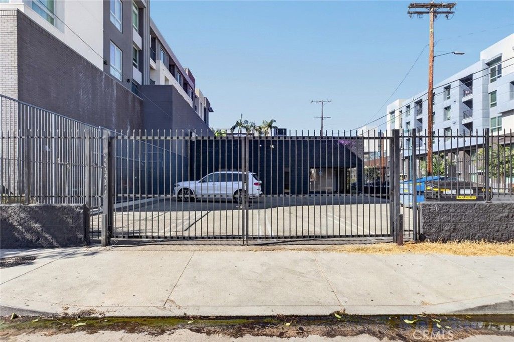 11105 Weddington, North Hollywood, CA 91601 — photo 2