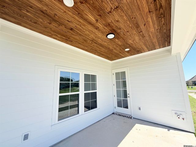 36176 Belle Parc Ave, Geismar, LA 70734