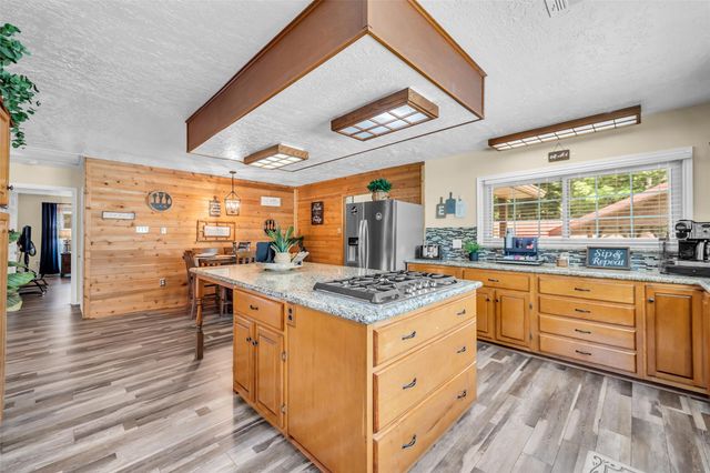 285 Sandy Shores, Onalaska, TX 77360