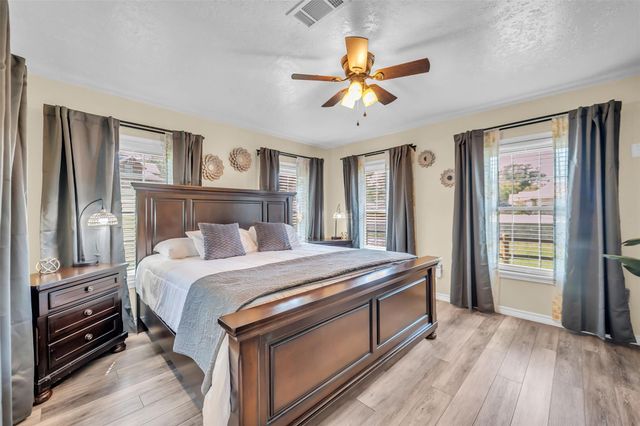 285 Sandy Shores, Onalaska, TX 77360