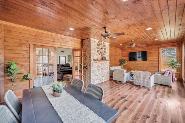 285 Sandy Shores, Onalaska, TX 77360