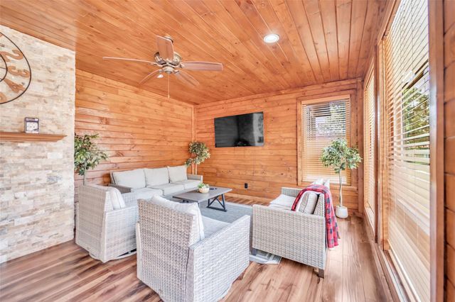 285 Sandy Shores, Onalaska, TX 77360