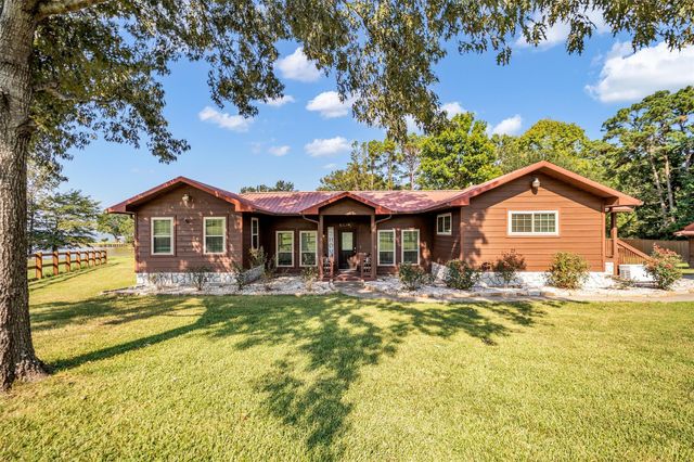 285 Sandy Shores, Onalaska, TX 77360