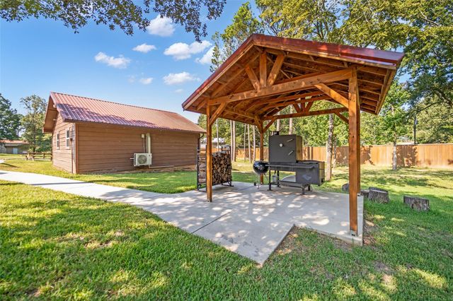 285 Sandy Shores, Onalaska, TX 77360