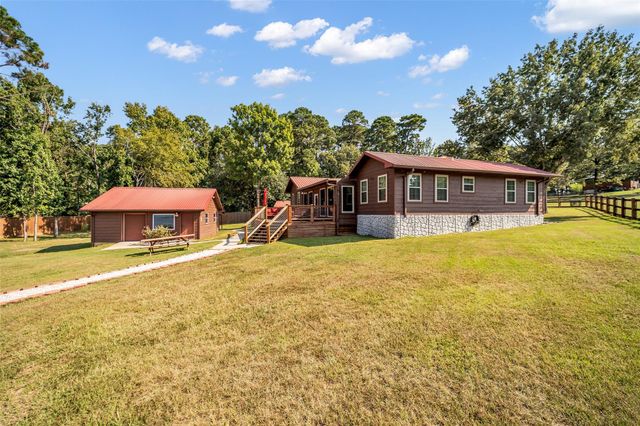 285 Sandy Shores, Onalaska, TX 77360