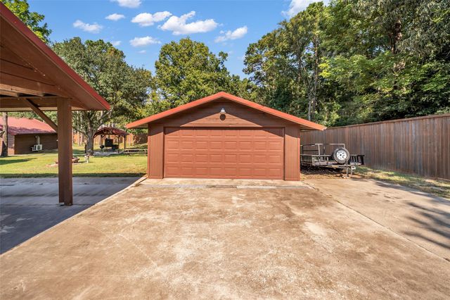 285 Sandy Shores, Onalaska, TX 77360