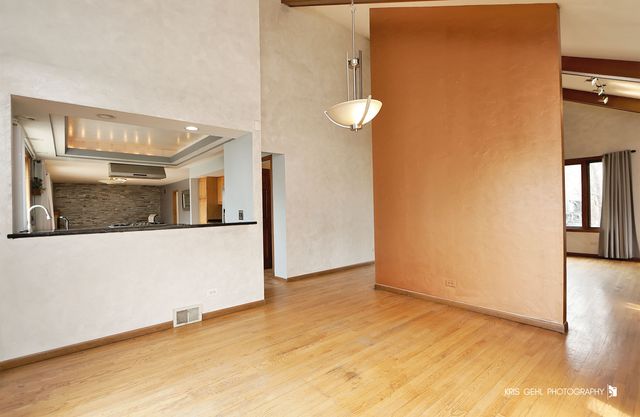 1191 Hunters Lane, Libertyville, IL 60048