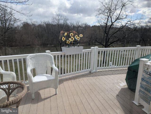 141 SHATTO DRIVE, Carlisle, PA 17013