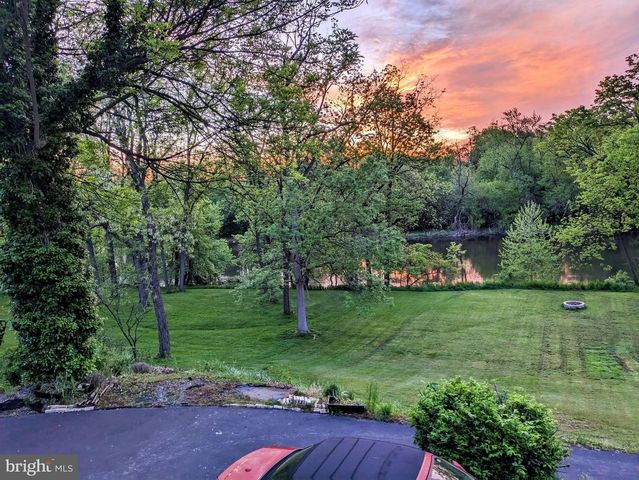 141 SHATTO DRIVE, Carlisle, PA 17013