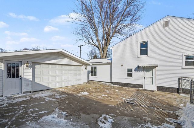 28925 Rosebriar Street, Saint Clair Shores, MI 48081