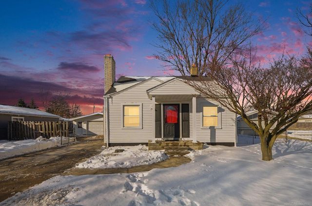 28925 Rosebriar Street, Saint Clair Shores, MI 48081