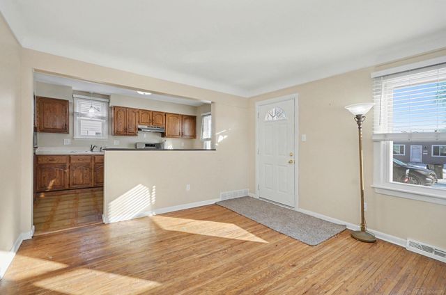 28925 Rosebriar Street, Saint Clair Shores, MI 48081