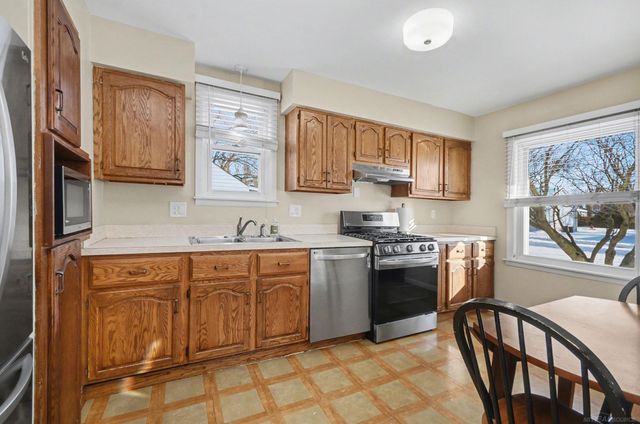 28925 Rosebriar Street, Saint Clair Shores, MI 48081